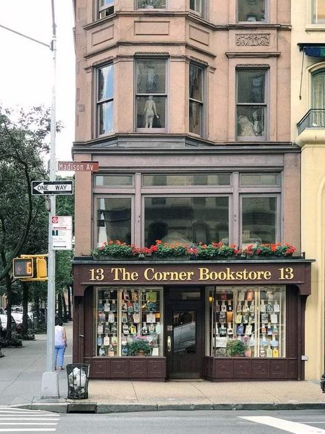 New York City Upper East Side Madison Ave The Corner Book Store The Corner Bookstore, San Myshuno, Nyc Baby, Nyc Aesthetic, Nyc Life, New York Life, New York City Travel, New York Aesthetic, Nyc Trip