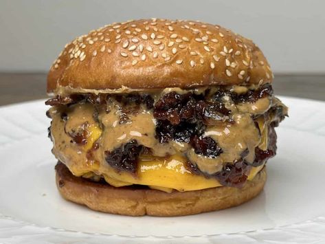 Peanut Butter Bacon Jam Burger Peanut Butter Burger Recipe, Peanut Butter Bacon Burger, Things To Grill, Jam Burger, Peanut Butter Burger, Bacon Jam Burger, Peanut Butter Bacon, Cheeseburger Sliders, Beef Wellington Recipe