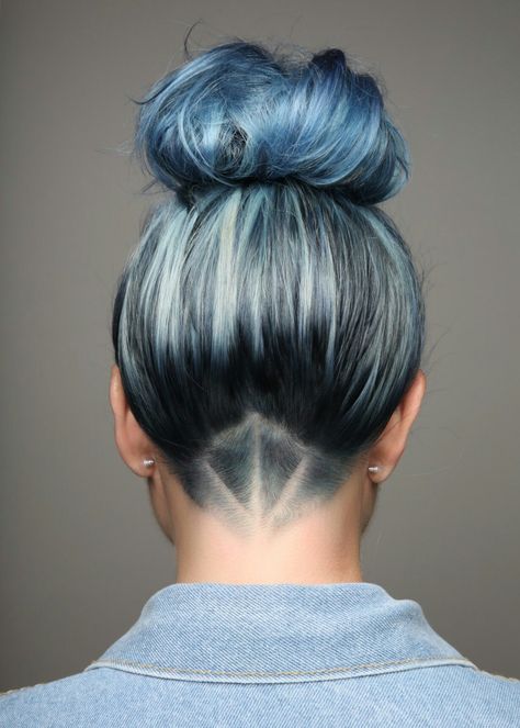 Blue hair undercut Undercut Design, Edgy Undercut, Kort Bob, Undercut Hairstyles Women, Denim Hair, Undercut Long Hair, Undercut Designs, Hot Hair Colors, Long Hair Extensions