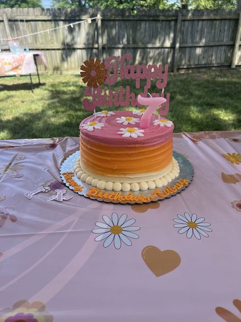 Groovy One Smash Cake And Cupcakes, Groovy Birthday Smash Cake, Retro Cake Smash, Daisy Groovy Cake, Retro Groovy Birthday Cake, Retro Daisy Birthday Cake, Diy Groovy Cake, Retro Daisy Cake, Boho Groovy Cake Ideas