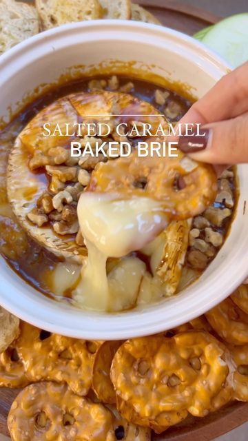 ConVino | Charcuterie, Cheese & Wine | Events on Instagram: "SALTED CARAMEL BAKED BRIE 🧀 yup, you read that correctly. This baked brie recipe is HEAVENLY and a must make this holiday season! 🧀🍷🎄🦃 What you’ll need: 🧀 a good quality brie cheese (my fav is @iledefrancecheese) 🧀 caramel sauce (or melt up some caramels) 🧀 coarse sea salt 🧀 walnuts (optional) Heat oven to 400 and bake for 10-15 minutes or until you gently pat the brie and it feels soft & the caramel is slightly bubbling Pair Salted Caramel Baked Brie, Salted Caramel Brie, Bree Cheese Appetizer, Caramel Brie Appetizer, Baked Brie With Caramel Sauce, Brie Caramel Pecan, Honey Almond Baked Brie, Baked Brie Caramelized Onions, Caramelized Onion Baked Brie