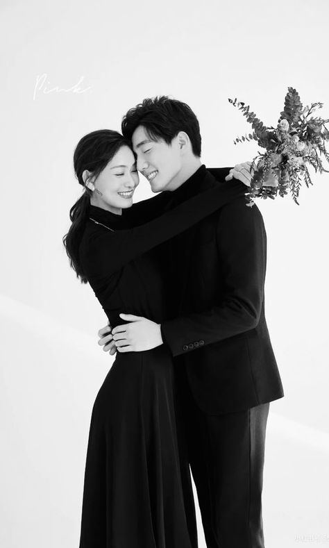 Black Dress Couple, Asian Engagement Photos, Korean Engagement Photos Studio, Asian Prewedding Photoshoot, Korean Prenup Photoshoot Ideas Indoor, Engagement Studio Photo, Korean Prewedding Photography Studio, Pre Wedding Korea Studios, Asian Wedding Photography