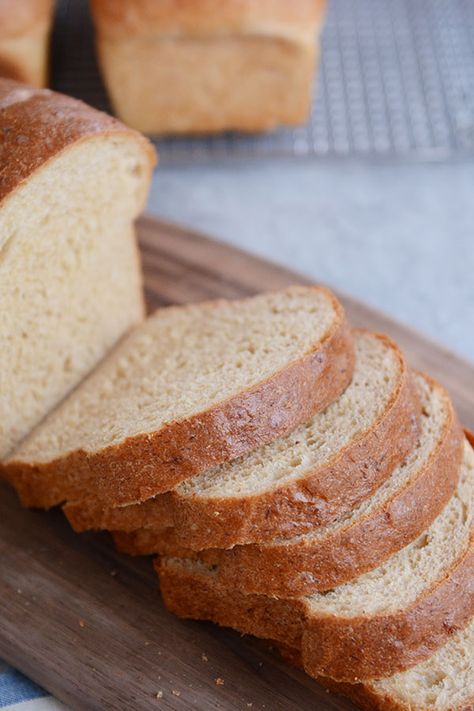 Step-by-Step Whole Wheat Quinoa Bread {My New Fave} Mels Kitchen Cafe, Mels Kitchen, Country Bakery, Bread Recepies, Einkorn Bread, Quinoa Bread, Einkorn Recipes, Beautiful Bread, Bread Sweet