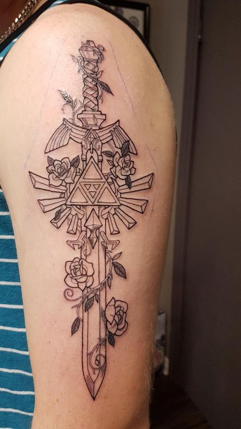 Master Swordsman Zelda Tattoo, Zelda Sleeve Tattoo, Zelda Tattoo Ideas, Zelda Sleeve, Bar Tattoo, Zelda Heart, Zelda Wallpaper, Zelda Logo, Tato Tradisional