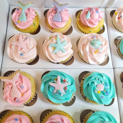 Under The Sea Theme Cupcakes, Under The Sea Birthday Cupcakes, Little Mermaid Cupcakes Ideas, Under The Sea Cupcake Ideas, Mermaid Cupcakes Ideas, Mermaid Theme Cupcakes, Under The Sea Cupcakes, Seashell Cupcakes, Little Mermaid Cupcakes