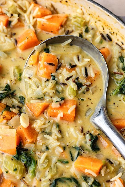 Creamy Sweet Potato and Wild Rice Soup - Cupful of Kale Sweet Potato Kale, Kale Recipes, Wild Rice Soup, Vegan Soup Recipes, Sweet Potato Soup, Rice Soup, Wild Rice, Sweet Potato Recipes, Delicious Soup