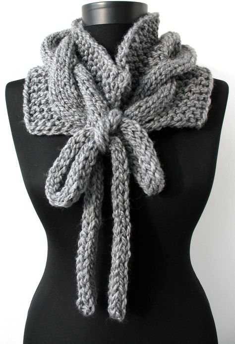 20% OFF SALE - Handknit superchunky cabled neckwarmer - circle scarf - collar - cowl - wrap with long drawstrings - in gray (WAS 50). $40.00, via Etsy. Unique Sweaters, Hand Knit Scarf, Form Crochet, Circle Scarf, Scarf Knitting Patterns, Crochet Cowl, Knitting Tutorial, Knitted Shawls, Fabric Jewelry