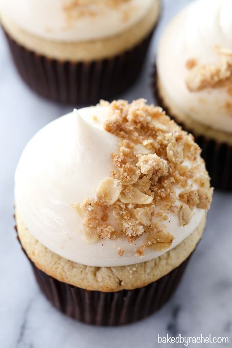 Fresh Apple Pie, Caramel Cream Cheese Frosting, Cupcakes With Caramel, Oatmeal Crisp, Crisp Topping, Cinnamon Cupcakes, Apple Cinnamon Oatmeal, Holiday Baking Recipes, Caramel Cream