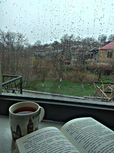 Tea And Rain, Reading Aesthetics, Flower Cottagecore, Rain And Coffee, London Weather, I Love Rain, Rain Wallpapers, Sipping Tea, Autumn Rain