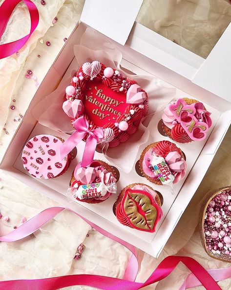 Valentines Bento Box ❤️💖 Proving to be the most popular item so far for #valentinesday 😍 Which also means spaces for these are filling… | Instagram Box Saint Valentin, Valentines Bento, Box Cakes, Pinned Post, Dessert Boxes, Emma Rose, Place Your Order, Red Candy, Baking Ideas