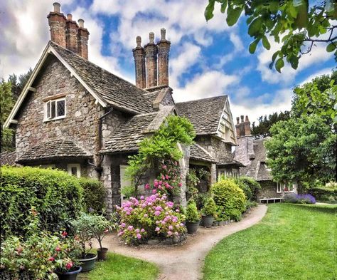 images of cute stone houses | So Many Ideas. Cottage House Designs, Cottage Plans, Stone Cottages, Small Cottages, Storybook Cottage, Tiny Cottage, English Cottage Style, Style Cottage, Casa Exterior