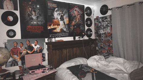 90s Theme Bedroom, 80s Aesthetic Bedroom, Retro Room Aesthetic, 80’s Room, Room Aesthetic Grunge, 80s Room Aesthetic Neon, 90s Bedroom Aesthetic, 80s Room Aesthetic, Men Room Decor