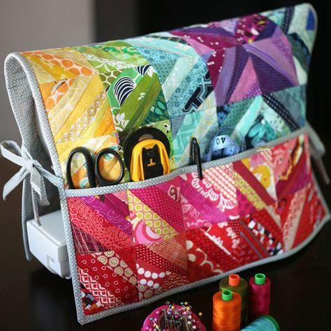 Case for sewing machine with pockets for sewing accessories Tips Menjahit, Sewing Machine Cover Pattern, Scrap Busters, Sewing Machine Cover, Beginner Sewing Projects Easy, Sewing Fabrics, Leftover Fabric, Sewing Projects For Beginners, Sewing Skills