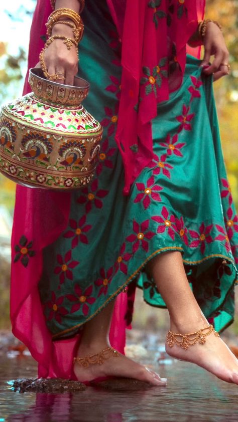 Punjabi Photography, Punjabi Aesthetic, Hindu Clothing, Punjabi Culture, Easy Photography Ideas, Fashion Model Photography, India Culture, Indian Photoshoot, Indian Aesthetic