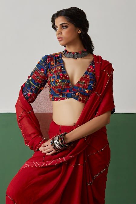 Buy Black Chanderi Printed Floral Geometric Dil Shaad Samira Saree For Women by Torani Online at Aza Fashions. Kantha Blouse Designs, Navratri Blouse Designs, Simple Blouse Pattern, Saree Shoot, Sari Blouses, Embroidery Geometric, Ethnic Wears, Saree Ideas, Geometric Mirror