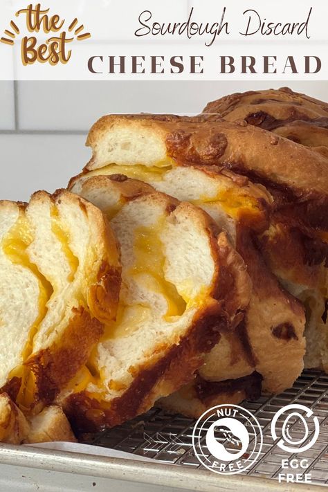 loaf of sourdough cheese bread beautifully sliced on a wire rack with the title 'The best sourdough discard cheese bread' egg free ! Bread Machine Sourdough Discard, Sourdough Discard No Wait, Sourdough Discard Cheesy Bread, Sourdough Discard Pull Apart Bread, Sourdough Cheese Bread Recipe, Sourdough Discard Cheese Bread, Cheesy Sourdough Bread, No Wait Sourdough Recipes, Sourdough Discard Loaf