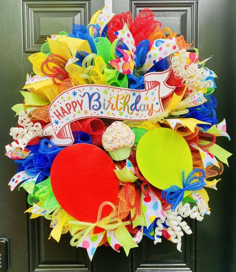 Who’s got a birthday coming up? I’ll be the big 4-5 in a few months! I had an urge to make a big birthday wreath today. 🤷‍♀️ Can you tell the red and green are balloons? 🎈 Grab this one for your next birthday party! #wreathmaking #birthday #birthdayphotoshoot #birthdayparty #birthdaycelebration #frontdoorwreath Birthday Wreaths Diy, Diy Birthday Wreath, Balloon Wreath Diy, Birthday Wreath Diy, Birthday Wreaths, Birthday Balloon Wreath, Balloon Wreath, Birthday Wreath, Happy Birthday Balloons