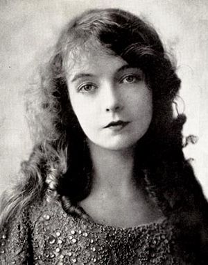 Gish was called The First Lady of American Cinema. Description from pinterest.com. I searched for this on bing.com/images Dorothy Gish, Stars D'hollywood, Lillian Gish, Gina Lollobrigida, Lana Turner, Portrait Vintage, Louise Brooks, Myrna Loy, Silent Film Stars