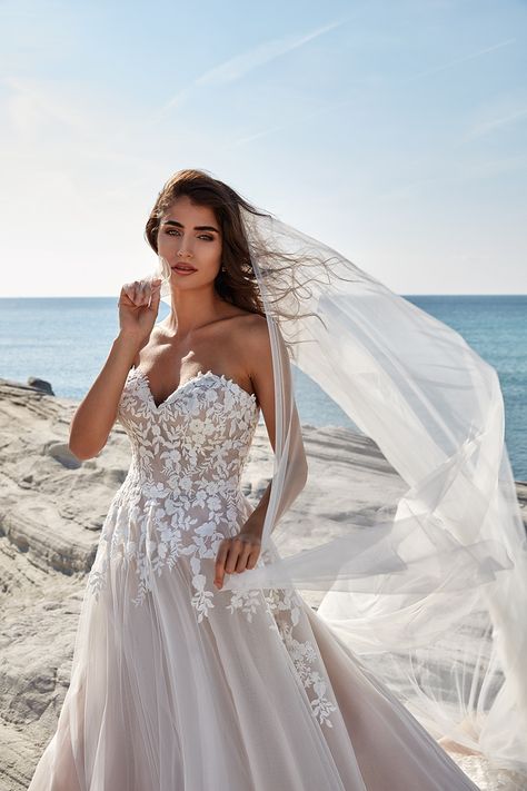 Moana Wedding, Dresses For Bride, Eddy K, Dress With Train, Boho Bridal Gowns, Beach Wedding Dresses, Sweetheart Wedding Dress, Designer Bridal Gowns, Princess Wedding Dress