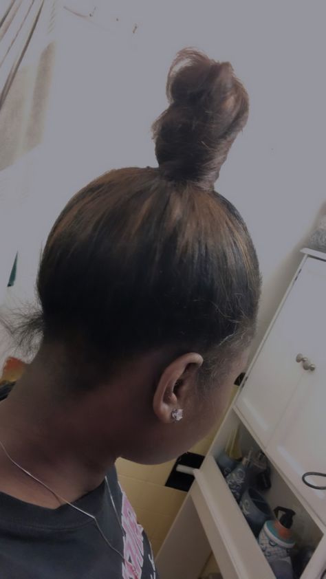 Knot Bun Natural Hair, Top Knot Bun Natural Hair, Top Not Bun, Burgundy Natural Hair, Bun Natural Hair, High Bun Hair, High Bun Hairstyles, Top Knot Bun, Knot Bun