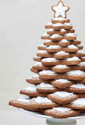 Cookie Tower, Hot Fudge Cake, Gingerbread Tree, Hot Chocolate Fudge, Make A Gingerbread House, Gingerbread Christmas Tree, Decorações Com Comidas, Single Serve Desserts, Trifle Desserts