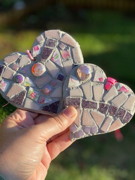 simple mosaic hearts Winter Mosaic Art For Kids, Strawberry Mosaic Art, Valentine Mosaic, Mosaic Hearts Ideas, Valentine Mosaic Heart Craft, Mosaic Kit, Mosaic Art Projects, Valentine Crafts For Kids, White Glue