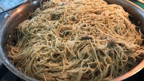 Old-fashioned Linguine with White Clam Sauce Recipe - Genius Kitchen Seafood Linguine Recipe, White Clam Sauce Recipe, Linguine With White Clam Sauce, Pasta With Clam Sauce, Clam Sauce Recipe, Light Pasta Dishes, Seafood Linguine, Clam Pasta, White Clam Sauce