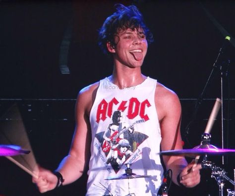 Ashton Irwin Hot, Ashton Irwin 2014, Calum Hood And Ashton Irwin, Aston Irwin, 5sos Ashton, Smash Board, 5sos Wallpaper, 5sos Pictures, Permanent Vacation