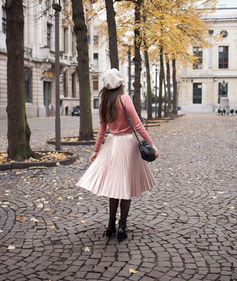 Romantic Academia Fashion, Romantic Academia Outfits, Romantic Academia Aesthetic, Girls Life Magazine, Fancy Updos, Elegant Skirts, Pink Academia, Academia Aesthetic Outfit, Blush Skirt