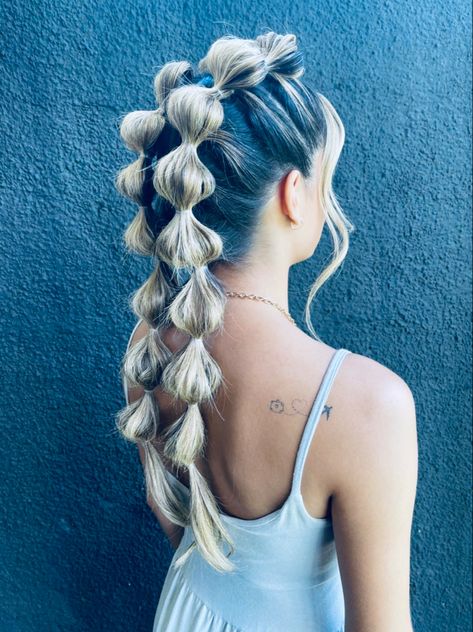 #instagram #hairstyles #hair #bubblehair #anos90 #moda Cute Dance Competition Hair Styles, Aesthetic Hairstyles For Dance, Hip Hop Hair Styles Dancers Hiphop, Hiphop Dance Hairstyles, Acrobat Hairstyles, Jazz Dance Hairstyles Dancers, Dance Solo Hairstyles, Dance Hairstyles Competition Jazz, Jazz Hairstyles Dance