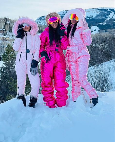 Ski Suit Black Women, Aspen Colorado Black Women, Aspen Birthday Trip, Winter Ski Outfit Snow, Cabin Trip Ideas Friends, Colorado Birthday Trip, Snowsuit Outfit Black Women, Ski Outfits Black Women, Winter Bday Ideas