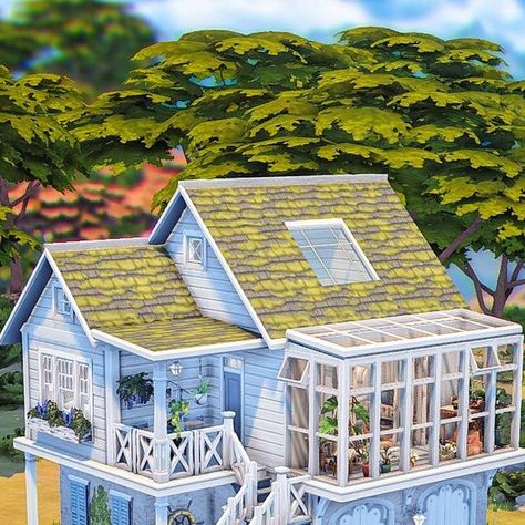 waaavy ⋒ sims on Instagram: "Finally finished my Shore House! I based this on a miniature I found on Pinterest and decided to turn it into a coastal cottage. The main home is on the upper level and is a small, but cozy 1 bedroom with a screened in porch. There’s a flower studio on the ground floor with a studio apartment that could be used for rentals. Hope you like it!☀️ ・Gallery ID: miss_waaave ・CC: None ・Reshade: Dove by kindlespice ・Editing: Photoshop + Lightroom #ts4 #sccregram #thesim Sims 4 Beach House Base Game, Sims 4 Screened In Porch, Sims 4 Coastal Cottage, Anime Beach House, Sims Coastal House, Coastal Sims 4, Sims 4 Small Cottage, Sims 4 Porch, Sims 4 Coastal House