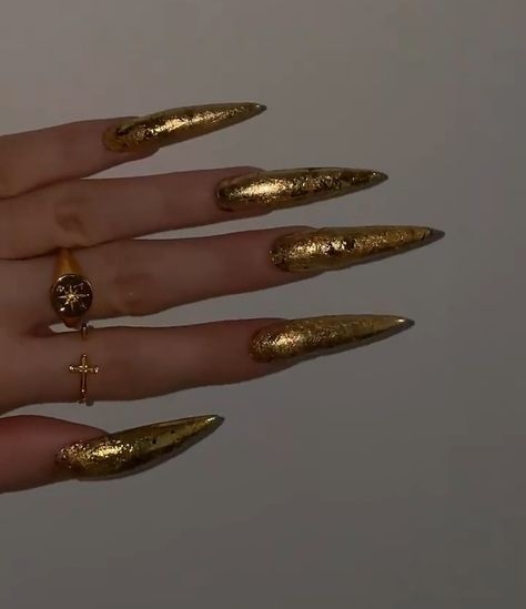 Gold Stilleto Nails Designs, Butterfly Stomach, Bandana Nails, Long Almond Nails, Luminous Nails, Sharp Nails, Cherry Nails, Stiletto Nails Designs, Casual Nails