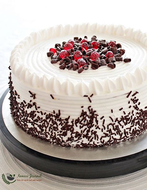 Black Forest Cake Decoration, Chocolate Sponge Cake, Online Cake Delivery, Black Forest Cake, Cherry Cake, Forest Cake, Cake Decorating Designs, Quick And Easy Recipes, Cake Delivery