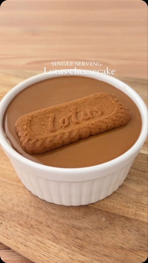 Foodie | Recipe | Delicious | Lotus Cheesecake 🍨 Ingredients: Base: • 2 Lotus biscuits • 1 tbsp melted butter Cream: • 50g cream cheese • 40ml whipping cream •... | Instagram Cheesecake Lotus, Lotus Cheesecake, Lotus Biscuits, Biscoff Recipes, Lotus Biscoff, Buttery Biscuits, Fall Dessert Recipes, Tasty Recipe, Easy Family Dinners