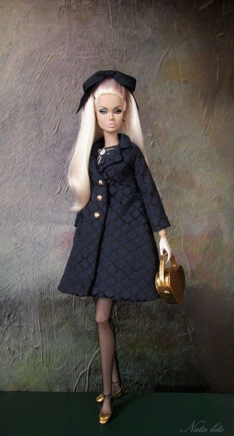 Barbie Gowns, Poppy Parker Dolls, Image Description, Barbie Fashionista, Beautiful Barbie Dolls, Fashion Royalty Dolls, Doll Fashion, Vintage Barbie Dolls, Barbie Friends