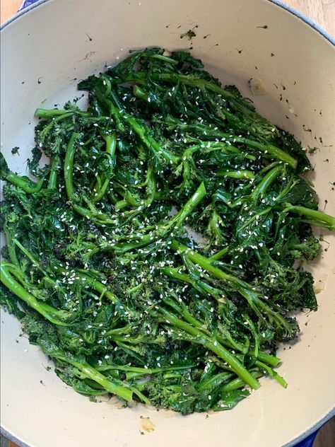 Asian Broccoli, Broccoli With Garlic, Spring Garlic, Sprouting Broccoli, Csa Box, Broccoli Rabe, Easy Side Dish, Dinner Side Dishes, Spring Vegetables