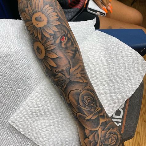 Half Sleeve Tattoos Forearm, Lion Tattoo Sleeves, Red Ink Tattoos, Pretty Tattoos For Women, Dope Tattoos For Women, Stylist Tattoos, Different Tattoos, New Paper, Women's Tattoo