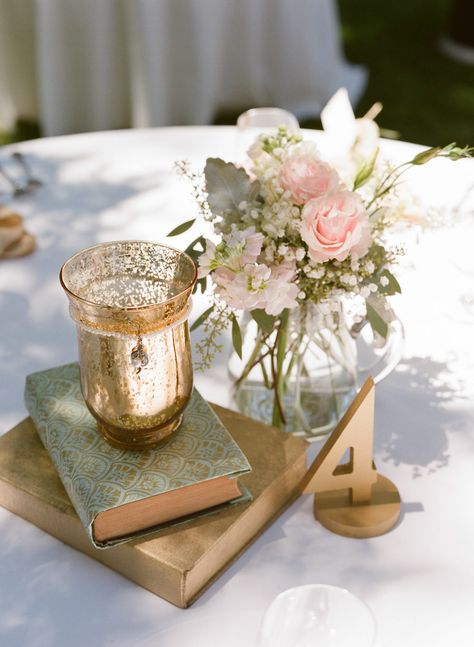 Book Wedding Centerpieces, Book Centerpieces, Book Themed Wedding, Literary Wedding, Romantic Wedding Receptions, Storybook Wedding, Simple Wedding Centerpieces, בר מצווה, Victorian Wedding