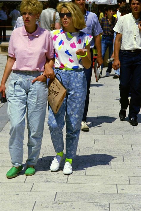 80s fashion street 80s Street Style, Moda 80s, 80s Fashion Women, 80s Inspired Outfits, 1980s Fashion Trends, Denim Retro, Look 80s, Fashion Guys, 80s Fashion Trends