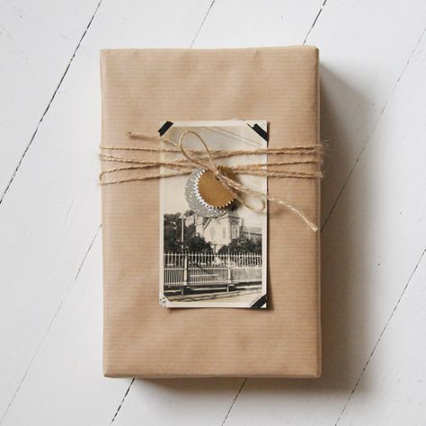 A little parcel I wrapped up for our old shop. Envelopes Ideas, Gift Wraps, Brown Paper Packages, Gift Wrapper, Creative Gift Wrapping, Pretty Packaging, Paper Packaging, Gift Pack, Wrapping Ideas