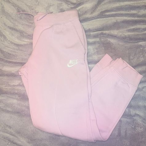 nike sweatpants Pink Nike Clothes, Nike Pink Sweatpants, Pink Nike Sweatpants Outfit, Nike Sweats Women, Pink Nike Sweatpants, Hello Kitty Basket, Nike Sweatpants Women, Hello Kitty Chair, Nike Sweatpants Outfit