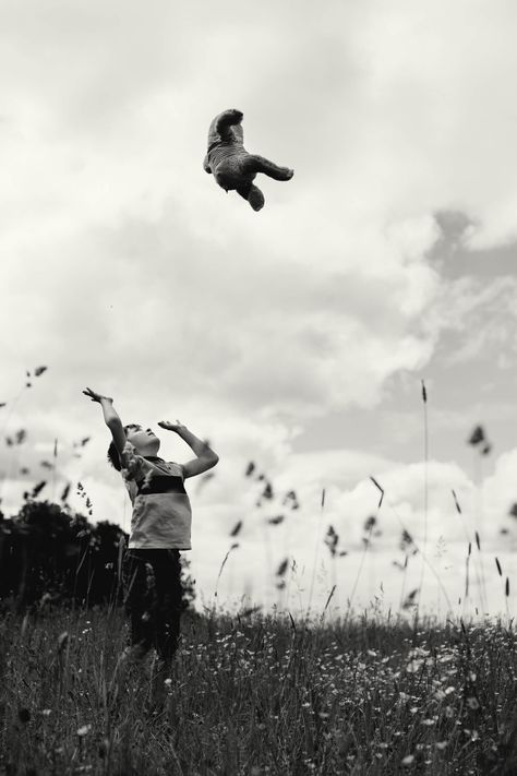 The best family photography captures natural, authentic moments that show the love and bond within a family. I was delighted to be able to get back out shooting what I love best recently – Family photography. A couple of weeks ago I had a wonderful session with Aleksandra and her family on a beautiful sunny morning at Temple Newsam. Moments In Time Photography, Capturing The Moment Art Gcse, Family Photography Black And White, Time Photography, Creative Photoshoot Ideas, Time Art, A Moment In Time, Modern Photography, Gcse Art