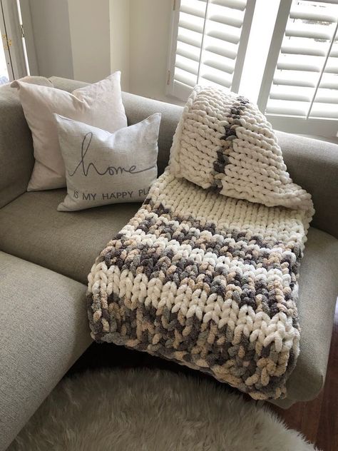 Big Blankets, Knot Knitting, Diy Blankets, Chunky Blanket Diy, Unique Crochet Blanket, Chunky Blanket Pattern, Diy Finger Knitting, Chunky Knit Blanket Pattern, Chunky Yarn Blanket