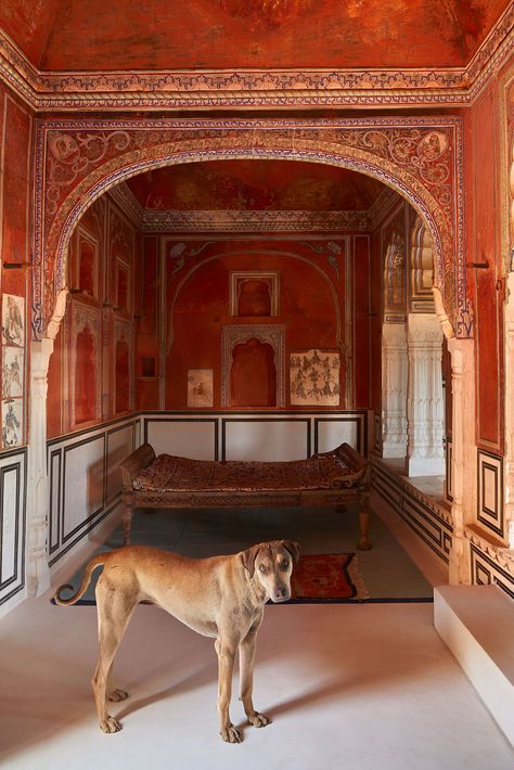 Rajasthani Haveli, Hindu Architecture, Regal Aesthetic, Hindi Fonts, Dining Table Design Modern, India Architecture, Palace Interior, Indian Interiors, Front Courtyard