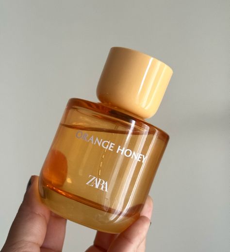 Do you want to try refreshing unique fragrance? Then check out Orange Honey Perfume from Zara. I recently got this and other few perfumes from Zara. I like the smell it’s pretty unique. It stays for 5 to 6 hours and comes in an orange glass bottle. Do you like perfumes from Zara? #zaraperfume #perfumereview #indianblogger #makeupadda #perfumes #smellgood Honey Perfume, Orange Honey, Perfume Reviews, Unique Fragrance, Body Mist, Smell Good, Glass Bottle, Glass Bottles, Mist