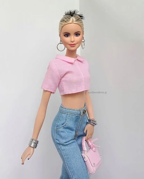 Celine Roberts (@celineroberts.ig) • Fotky a videa na Instagramu Barbie Outfits Doll, Pretty Barbie, Barbie Photography, Barbie Doll Iconic Looks, Pink Barbie Doll Outfits, Barbie Style Instagram, Barbie Pics Fashion Dolls, Chanel Oberlin Doll Instagram, Realistic Barbie