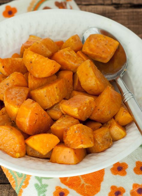 Baked Sweet Potato Chunks with Oregano | Serves 4-6 Candied Sweet Potatoes Baked, Candied Sweet Potato Recipes, Baked Candied Yams, Sweet Potatoes With Marshmallows, Sweet Potato Side Dish, Sweet Potato Sides, Candied Sweet Potatoes, Potato Recipes Side Dishes, Potato Sides