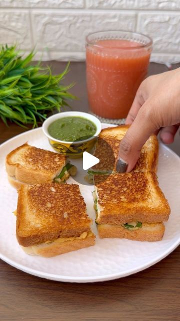 Bread Sandwich Recipe Indian, Veg Sandwich Recipes, Sandwich Recipes Vegetarian, Priyanka Singh, Chickpea Sandwich, Vegetarian Sandwich Recipes, Veg Sandwich, Tasty Breakfast, Quick Breakfast Recipes