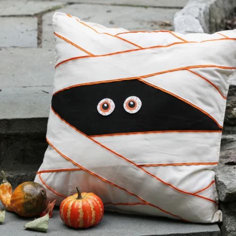 Boo Mummy Pillow Halloween Pillows Diy, Mummy Pillow, Eco Printing Textiles, Pillow Painting, Boo Pillow, World Craft, Seasonal Pillows, Fall Decor Diy Crafts, Halloween Sewing